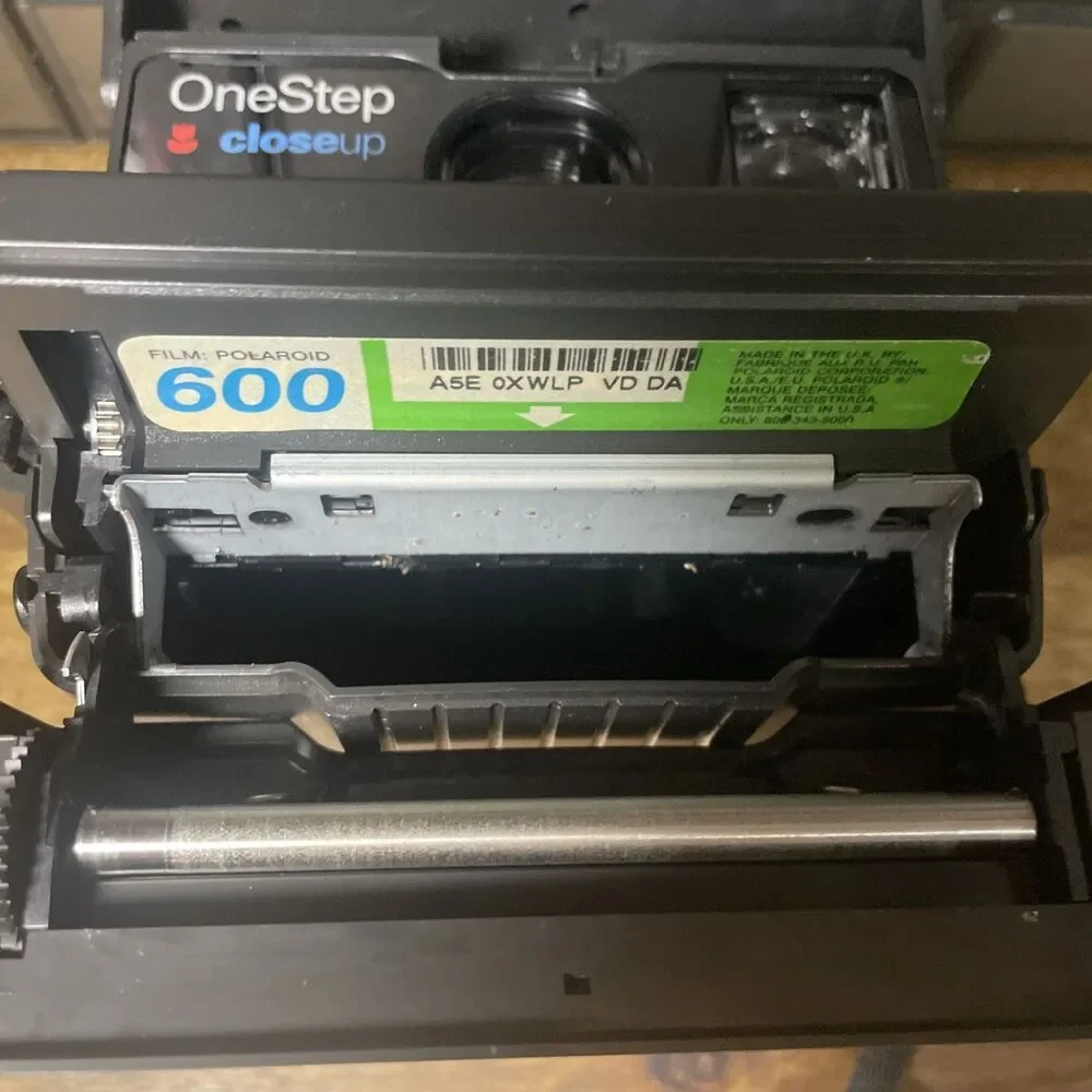 Vintage Polaroid One Step Close Up 600 Film Instant Camera with Strap - Works
